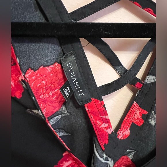 4/$10 Rose top - Picture 4 of 4